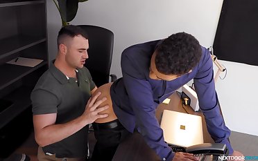 Gay lads offer the best anal shag at the office